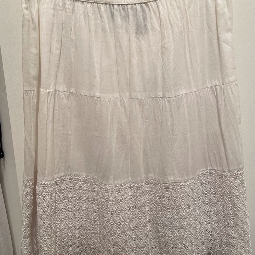 White cotton skirt. Lined. Elastic waist.